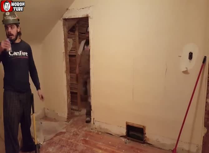 Video :An employee demonstrates how to go over a wall